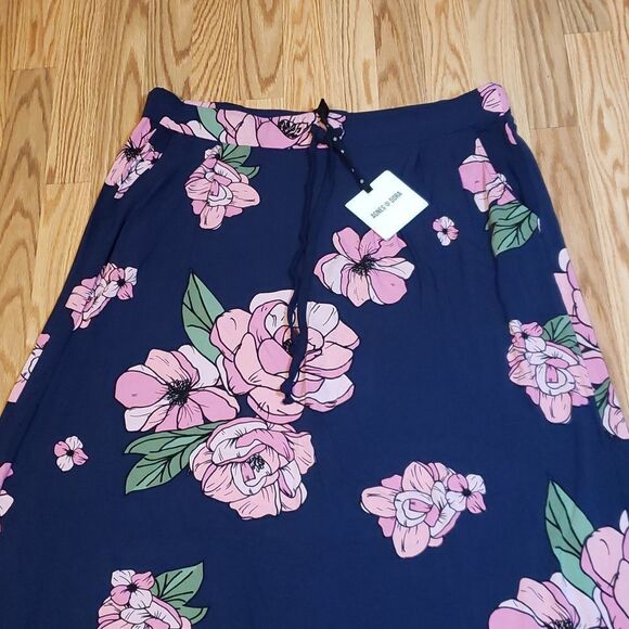 Navy Floral Pocket Skirt, XXXL - Picture 2 of 5